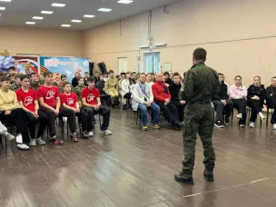 Ветеран СВО Владимир Петрухов провел «урок мужества» для участников спортивно-патриотических сборов «Код доступа: Зима»