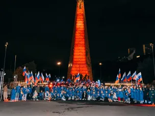 Более 500 нижегородцев приняло участие в патриотической акции «#РОССИЯ», посвященной Дню флага