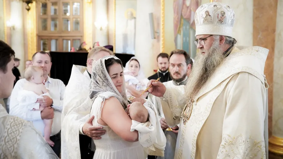 Митрополит Георгий совершил таинство крещения детей из многодетных нижегородских семей