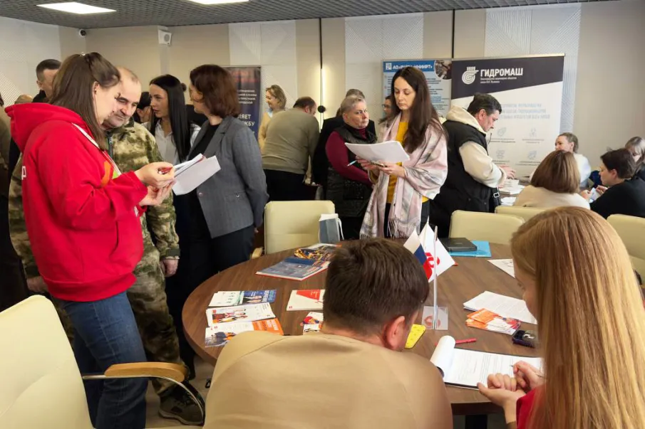 Более 100 ветеранов СВО и их родных посетили Ярмарку вакансий в Нижнем Новгороде