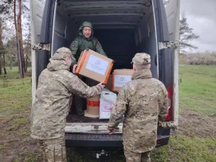 Нижегородские артисты привезли гуманитарную помощь и выступили с концертами перед бойцами в зоне СВО